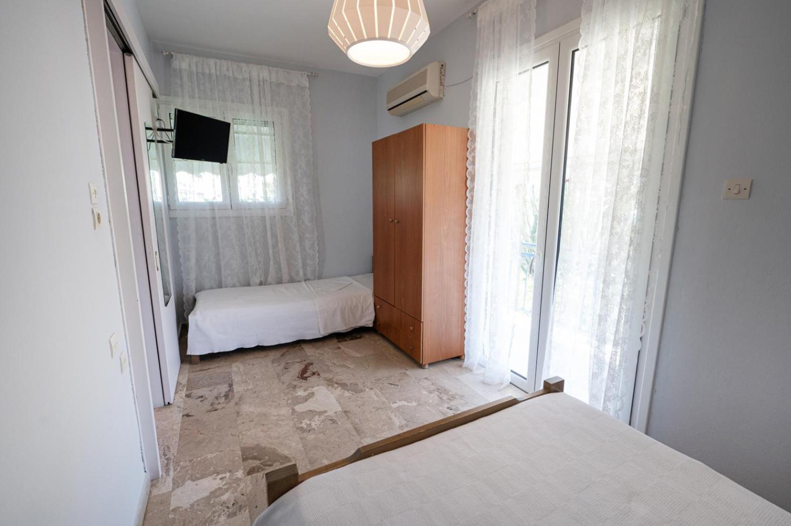 Vasia'S Rooms Poros Town Exterior photo