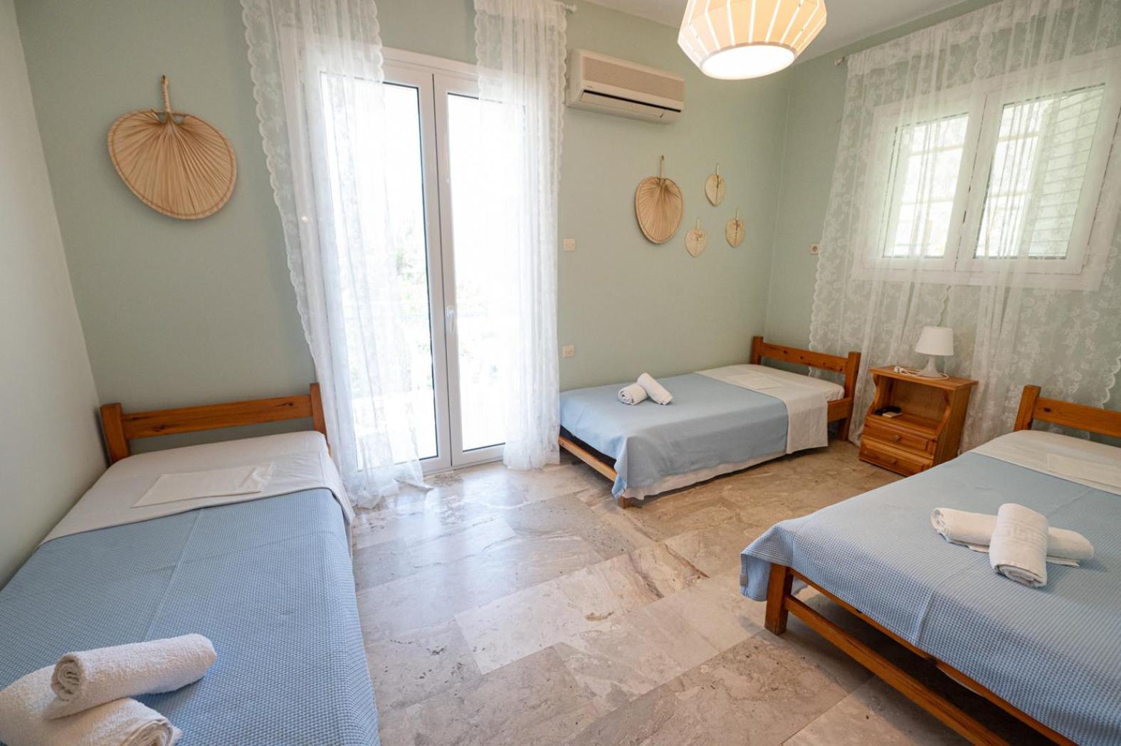 Vasia'S Rooms Poros Town Exterior photo