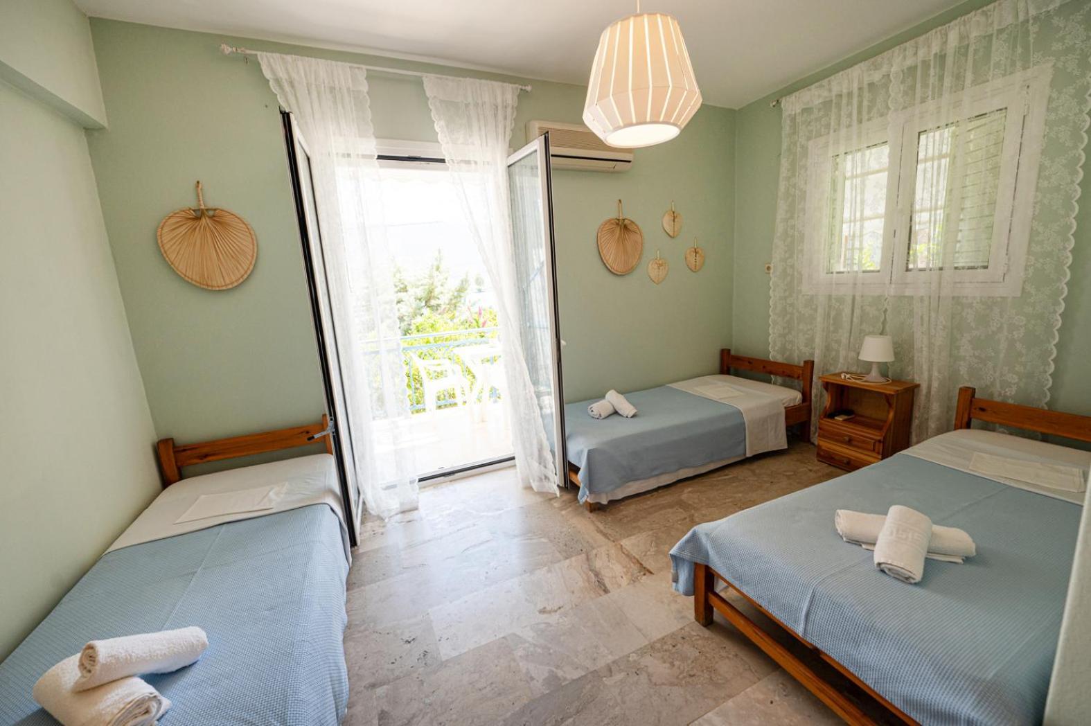 Vasia'S Rooms Poros Town Exterior photo