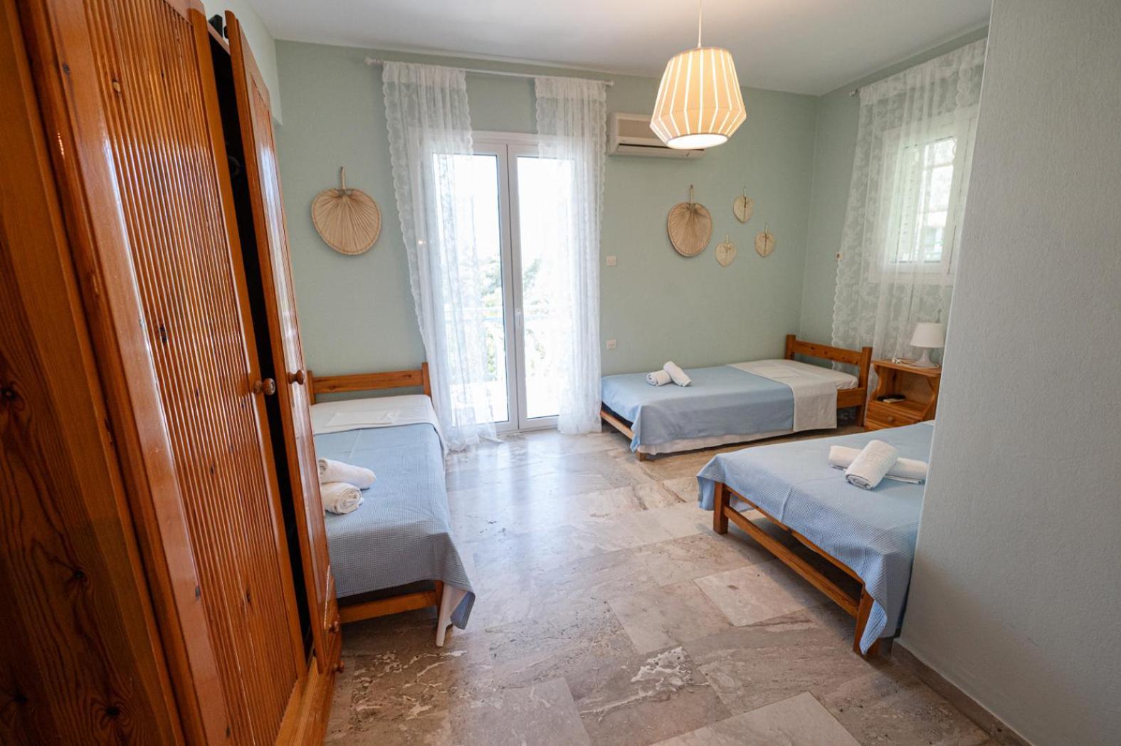 Vasia'S Rooms Poros Town Exterior photo